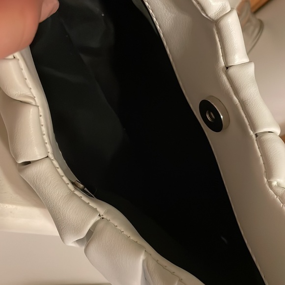 White dumpling handbag - Picture 2 of 3